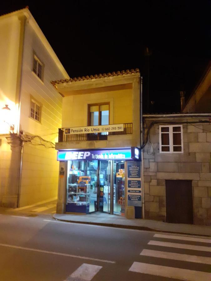 Pensión Río Umia Caldas De Reis Exterior foto